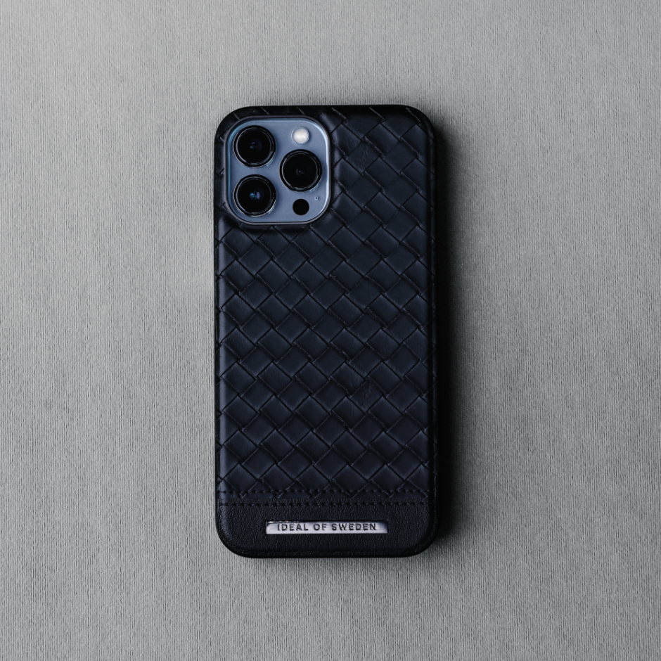 iDeal of Sweden Atelier iPhone 13 Pro (Braided Onyx Black